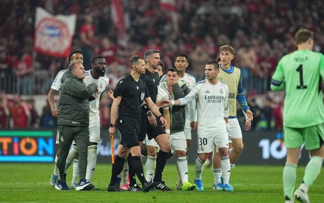 Slavko Vincic (Slovenia) and Franco Mastantuono (Real Madrid) gestures during Bayern Munich and Real Madrid, UEFA Champions league Quarter Final UEFA Champions League, at Allianz Arena, Munich, Germany on April 15, 2026. Thor Wegner DeFodi Images. (Photo by DeFodi Images) -