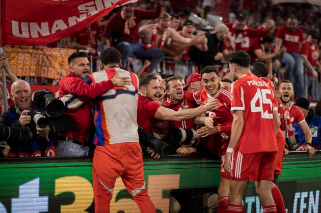 Munich, Germany. 15th Apr 2026. Goal celebration: Jamal Musiala (FCB) Dayot Upamecano (FCB) Aleksandar Pavlovic (FCB) with Fans FC Bayern München - Real Madrid 15.04.2026