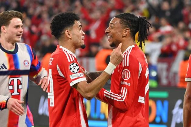 Schlussjubel v.li:Luis DIAZ (Bayern Muenchen), Michael OLISE (Bayern Muenchen). Jubel,Freude,Begeisterung, Aktion, Fussball Champions League,Saison 2025 26, Viertelfinale FC Bayern-Muenchen -Real Madrid am 15.04.2026 A L L I A N Z A R E N A.