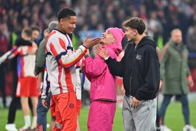 Schlussjubel v.li:Torwart Leonard PRESCOTT (FCB), Lennart KARL (Bayern Muenchen), Tom BISCHOF (Bayern Muenchen) Jubel,Freude,Begeisterung,Aktion, Fussball Champions League,Saison 2025 26, Viertelfinale FC Bayern-Muenchen -Real Madrid am 15.04.2026 A L L I A N Z A R E N A. Â
