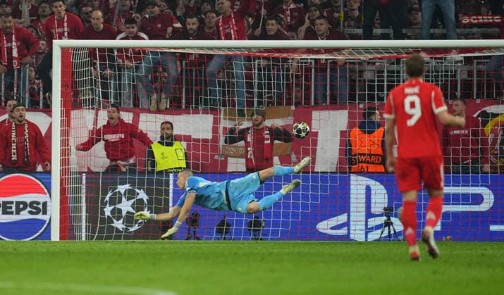Michael Olise (Bayern Munich) scores and celebrates his teams fourth goal during Bayern Munich and Real Madrid, UEFA Champions league Quarter Final UEFA Champions League, at Allianz Arena, Munich, Germany on April 15, 2026. Thor Wegner DeFodi Images. (Photo by DeFodi Images) -