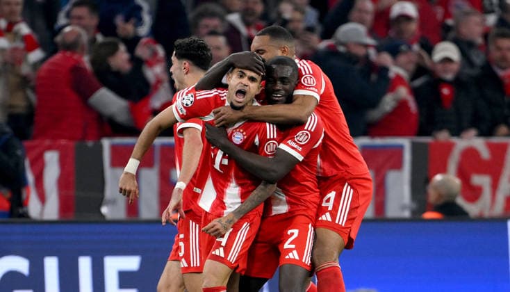FUSSBALL CHAMPIONS LEAGUE SAISON 2025 2026 Viertelfinal Rueckspiel 15.04.2026 FC Bayern Muenchen - Real Madrid Jubel FC Bayern Muenchen nach dem Tor zum 3 - 3, v. li., Torschuetze Luis Diaz, Dayot Upamecano , Jonathan Tah