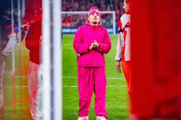 15.04.2026, FC Bayern München vs. Real Madrid, UEFA Champions League, Viertelfinale-Rückspiel Lennart Karl trägt Pink Regulations prohibit any use of photographs as image sequences and or quasi video Copyright: xBahhoxKarax