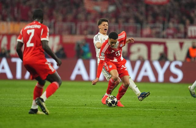 Arda Guler (Real Madrid) and Jamal Musiala (Bayern Munich) battle for the ball during Bayern Munich and Real Madrid, UEFA Champions league Quarter Final UEFA Champions League, at Allianz Arena, Munich, Germany on April 15, 2026. Thor Wegner DeFodi Images. (Photo by DeFodi Images) -