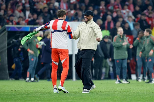 15.04.2026, xjrdrx, Fussball UEFA Champions League, FC Bayern Muenchen - Real Madrid v.l. Jubel, Freude über den Sieg Leon Goretzka (FC Bayern Muenchen) Trainer head coach Vincent Kompany (FC Bayern Muenchen) (DFL DFB REGULATIONS PROHIBIT ANY USE OF PHOTOGRAPHS as IMAGE SEQUENCES and or QUASI-VIDEO) Muenchen