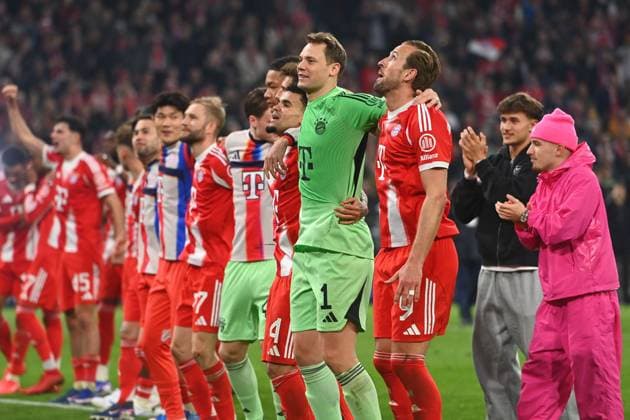 Schlussjubel Teamfoto,Team,Mannschaft, Mannschaftsfoto, Manuel NEUER (Torwart Bayern Muenchen),Harry KANE (Bayern Muenchen), Jubel,Freude,Begeisterung, Aktion, Fussball Champions League,Saison 2025 26, Viertelfinale FC Bayern-Muenchen -Real Madrid 4-3 am 15.04.2026 A L L I A N Z A R E N A.