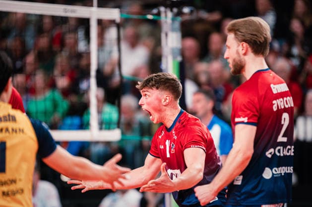 CEV Cup: SVG Lüneburg - Gas Sales Bluenergy Piacenza, 15.04.2026 Santeri Välimaa (SVG Lüneburg, 12) jubelt zum Team; CEV Volleyball Cup, Finale, Hinspiel: SVG Lüneburg vs. Gas Sales Bluenergy Piacenza am 15.04.2026 in der LKH-Arena, Lüneburg Copyright: xBEAUTIFULxSPORTS Tonhäuserx