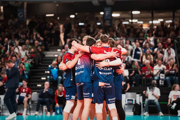 CEV Cup: SVG Lüneburg - Gas Sales Bluenergy Piacenza, 15.04.2026 SVG Lüneburg jubelt zum Punktgewinn; CEV Volleyball Cup, Finale, Hinspiel: SVG Lüneburg vs. Gas Sales Bluenergy Piacenza am 15.04.2026 in der LKH-Arena, Lüneburg Copyright: xBEAUTIFULxSPORTS Tonhäuserx