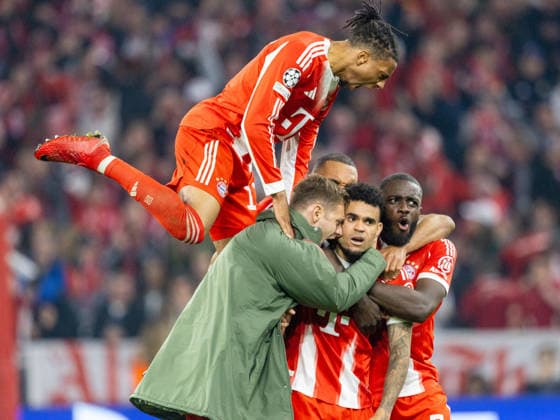 Bayern Torjubel mit Michael OLISE (oben), Josip STANISIC, Torschuetze LUIS DIAZ und Dayot UPAMECANO nach Tor zum 3:3. Fussball: Bayern - Real Madrid 4:3. Fußball Championsleague, FC Bayern München - Real Madrid Viertelfinale, Rueckspiel, Saison 2025-2026, am 15.04.2026 in Muenchen, A L L I A N Z A R E N A, Deutschland. Quelle Copyright Credit : Oryk HAIST