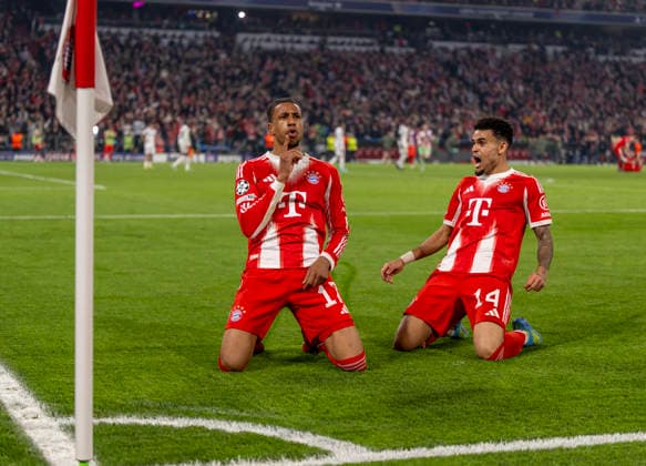 15.04.2026, Fussball UEFA Championsleague 2025 2026: Viertelfinale Rückspiel, FC Bayern München - Real Madrid, in der Allianz-Arena München, Torjubel nach dem 4:3 von Michael Olise (li, FC Bayern München) mit Luis Diaz (FC Bayern München),