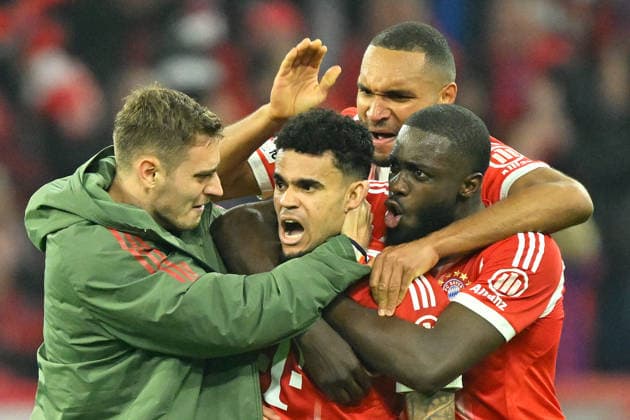 Muenchen, Allianz Arena, 15.04.26, GER, Herren, UEFA Champions League, Viertelfinale, Saison 2025-2026, FC Bayern Muenchen - Real Madrid Bild: LUIS DIAZ (Muenchen) jubelt nach seinem Tor zum 3:3 mit Josip STANISIC (Muenchen), Jonathan TAH (Muenchen) und Dayot UPAMECANO (Muenchen) UEFA regulations prohibit any use of photographs as image sequences and or quasi-video. Bayern Deutschland