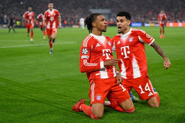 Muenchen, Allianz Arena, 15.04.26, GER, Herren, UEFA Champions League, Viertelfinale, Saison 2025-2026, FC Bayern Muenchen - Real Madrid Bild: Michael OLISE (Muenchen) jubelt nach seinem Tor zum 4:3 mit LUIS DIAZ (Muenchen) UEFA regulations prohibit any use of photographs as image sequences and or quasi-video. Bayern Deutschland
