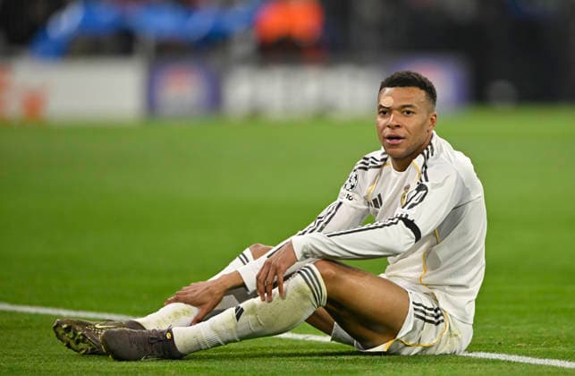 Kylian Mbappe Real Madrid (10) am Boden FC Bayern Muenchen FCB vs Real Madrid UEFA CL Champions League Viertelfinale Rueckspiel 15.04.2026 DFL REGULATIONS PROHIBIT ANY USE OF PHOTOGRAPHS AS IMAGE SEQUENCES AND OR QUASI-VIDEO FC Bayern Muenchen FCB vs Real Madrid CL Champions League