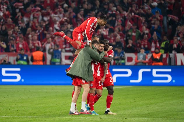 GER, Bavaria, Munich, Fussball, FC Bayern Munich - Real Madrid CF, at the Allianz Arena, Munich, Champions League, Quarter finals, second leg, April 15, 2026, from left: Michael Akpovie Olise (FC Bayern Muenchen, 17), Josip Stanisic (FC Bayern Muenchen, 44), Luis Diaz (FC Bayern Muenchen, 14), Jonathan Tah (FC Bayern Muenchen, 4), Dayot Upamecano (FC Bayern Muenchen, 2), Torjubel, Freude, Emotionen, Jubel, Feiern, Goal Scored, Celebrate, goal celebration, joy, emotions, celebration, cheering, goal scored, celebrate UEFA regulations prohibit any use of photographs as image sequences and or quasi-video, Munich Allianz Arena Bavaria Germany Copyright: xMichaelxNibelx