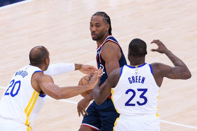 April 15, 2026, Inglewood, California, USA: Kawhi Leonard 2 of the Los Angeles Clippers is guarded by Draymond Green 23 and Al Horford 20 of the Golden State Warriors during an NBA, Basketball Herren, USA Play-In Tournament game on Wednesday April 15, 2026 at Intuit Dome Arena in Inglewood, California. JAVIER ROJAS PI Inglewood USA - ZUMAp124 20260415_zaa_p124_015 Copyright: xJavierxRojasx