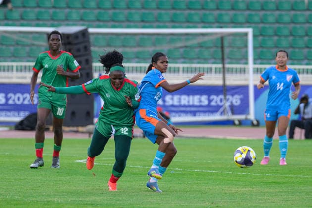(260416) -- NAIROBI, April 16, 2026 -- Jasoda Munda (R) of India competes with Madyina Nguluwe of Malawi during the FIFA Women s Series 2026 football match between Malawi and India in Nyayo National Stadium, Nairobi, Kenya, April 15, 2026. ) (SP)KENYA-NAIROBI-FOOTBALL-FIFA SERIES-INDIA VS MALAWI YangxGuang 