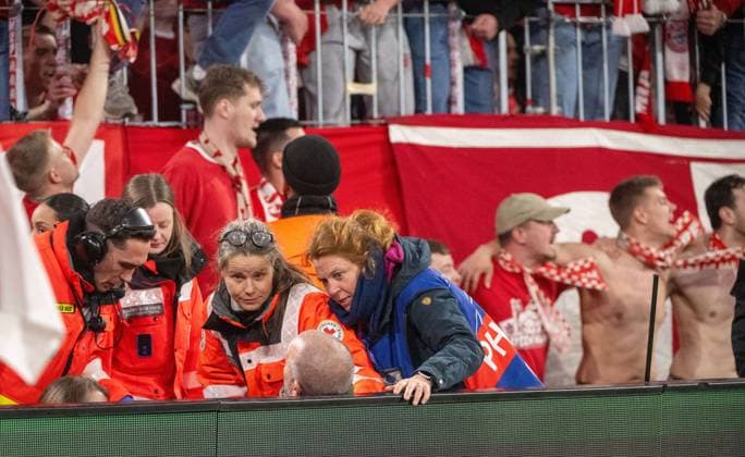 Fußball, Herren, Saison 2025 2026, Champions League (Viertelfinale, Rückspiel), FC Bayern München - Real Madrid (4:3), Bayern-Fans im Innenraum, Jubel nach dem Abpfiff, ein Fotograf wurde verletzt, 15.04. 2026, Copyright: xMatthiasxKochx