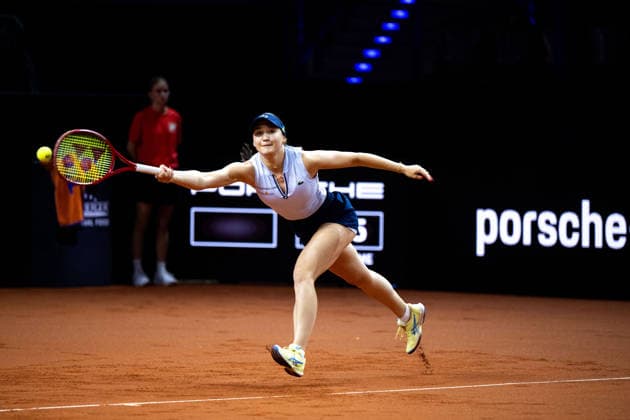 Eva Lys (Deutschland) im Bild am Ball, Eva Lys (Deutschland) vs Elina Svitolina (Ukraine), Runde 2, GER, Porsche Tennis Grand Prix Stuttgart, WTA, Tennis Damen 500, 15.04.2026 GER, Porsche Tennis Grand Prix Stuttgart, WTA 500, 15.04.2026 Stuttgart Copyright: xEibner-Pressefoto Memmlerx EP_MMR
