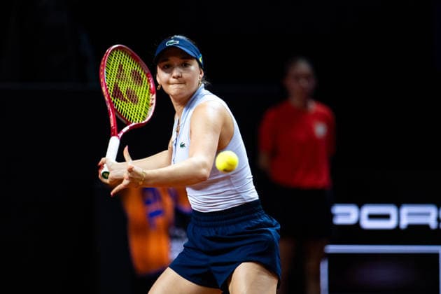 Eva Lys (Deutschland) im Bild am Ball, Eva Lys (Deutschland) vs Elina Svitolina (Ukraine), Runde 2, GER, Porsche Tennis Grand Prix Stuttgart, WTA, Tennis Damen 500, 15.04.2026 GER, Porsche Tennis Grand Prix Stuttgart, WTA 500, 15.04.2026 Stuttgart Copyright: xEibner-Pressefoto Memmlerx EP_MMR