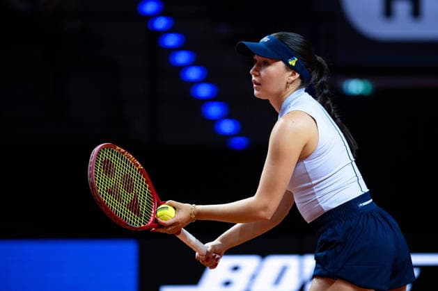 Eva Lys (Deutschland) im Bild am Ball, Eva Lys (Deutschland) vs Elina Svitolina (Ukraine), Runde 2, GER, Porsche Tennis Grand Prix Stuttgart, WTA, Tennis Damen 500, 15.04.2026 GER, Porsche Tennis Grand Prix Stuttgart, WTA 500, 15.04.2026 Stuttgart Copyright: xEibner-Pressefoto Memmlerx EP_MMR