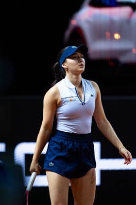 Eva Lys (Deutschland) im Bild am Ball, Eva Lys (Deutschland) vs Elina Svitolina (Ukraine), Runde 2, GER, Porsche Tennis Grand Prix Stuttgart, WTA, Tennis Damen 500, 15.04.2026 GER, Porsche Tennis Grand Prix Stuttgart, WTA 500, 15.04.2026 Stuttgart Copyright: xEibner-Pressefoto Memmlerx EP_MMR