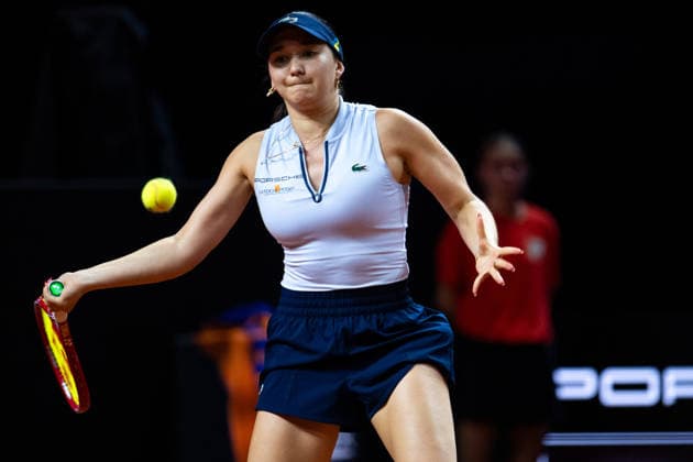 Eva Lys (Deutschland) im Bild am Ball, Eva Lys (Deutschland) vs Elina Svitolina (Ukraine), Runde 2, GER, Porsche Tennis Grand Prix Stuttgart, WTA, Tennis Damen 500, 15.04.2026 GER, Porsche Tennis Grand Prix Stuttgart, WTA 500, 15.04.2026 Stuttgart Copyright: xEibner-Pressefoto Memmlerx EP_MMR