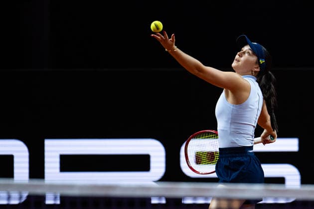 Eva Lys (Deutschland) im Bild am Ball, Eva Lys (Deutschland) vs Elina Svitolina (Ukraine), Runde 2, GER, Porsche Tennis Grand Prix Stuttgart, WTA, Tennis Damen 500, 15.04.2026 GER, Porsche Tennis Grand Prix Stuttgart, WTA 500, 15.04.2026 Stuttgart Copyright: xEibner-Pressefoto Memmlerx EP_MMR