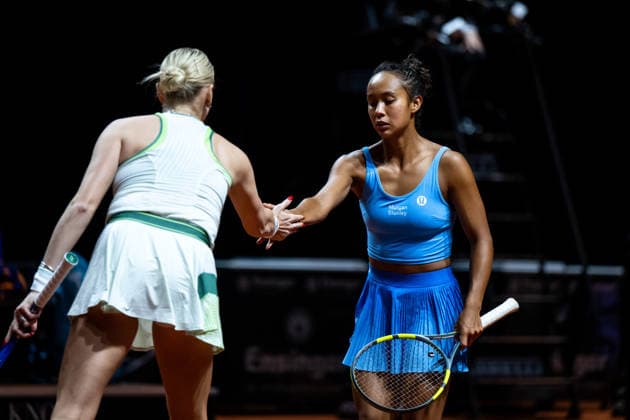 Leylah Fernandez (Kanada) klatscht mit Fanny Stollar (Ungarn) ab, Viertelfinale Doppel, GER, Porsche Tennis Grand Prix Stuttgart, WTA, Tennis Damen 500, 15.04.2026 GER, Porsche Tennis Grand Prix Stuttgart, WTA 500, 15.04.2026 Stuttgart Copyright: xEibner-Pressefoto Memmlerx EP_MMR