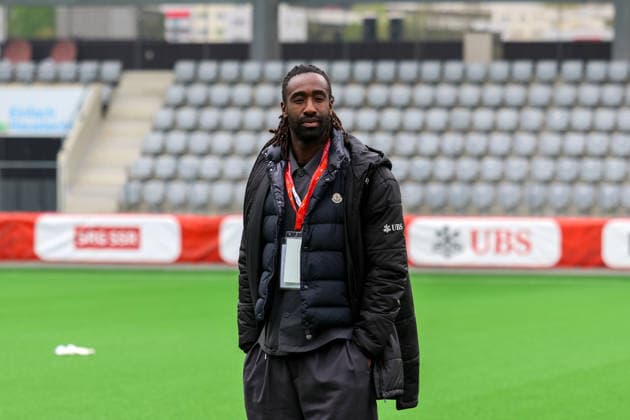 Fussball: Europa: UEFA U19 Europameisterschaft Frauen 2026 - Qualifikation, 15.04.2026 - Schweiz U19 Frauen vs. England U19 Frauen - Stadion Tissot Arena (Biel Bienne, Schweiz); Johan Djourou Biel Bienne Tissot Arena Bern Schweiz Copyright: xAmiirxAmedjouax