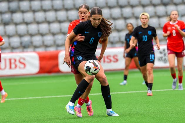 Fussball: Europa: UEFA U19 Europameisterschaft Frauen 2026 - Qualifikation, 15.04.2026 - Schweiz U19 Frauen vs. England U19 Frauen - Stadion Tissot Arena (Biel Bienne, Schweiz); Cecily Wellesley-Smith (England, 6) Biel Bienne Tissot Arena Bern Schweiz Copyright: xAmiirxAmedjouax