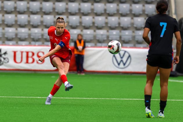 Fussball: Europa: UEFA U19 Europameisterschaft Frauen 2026 - Qualifikation, 15.04.2026 - Schweiz U19 Frauen vs. England U19 Frauen - Stadion Tissot Arena (Biel Bienne, Schweiz); Giulia Looser (Schweiz, 8) Biel Bienne Tissot Arena Bern Schweiz Copyright: xAmiirxAmedjouax
