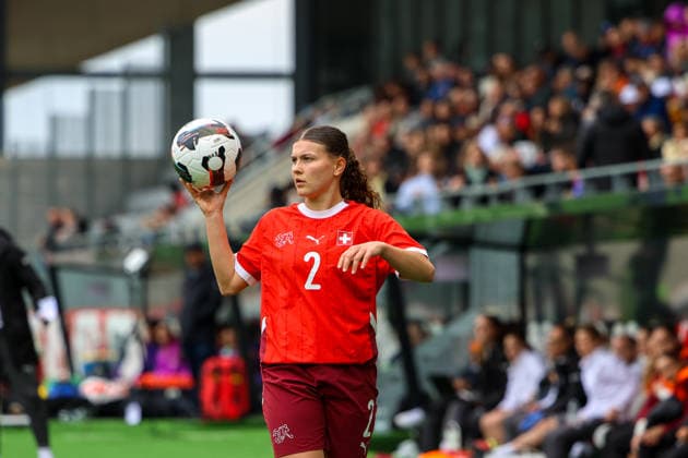 Fussball: Europa: UEFA U19 Europameisterschaft Frauen 2026 - Qualifikation, 15.04.2026 - Schweiz U19 Frauen vs. England U19 Frauen - Stadion Tissot Arena (Biel Bienne, Schweiz); Chiara Wallin (Schweiz, 2) Biel Bienne Tissot Arena Bern Schweiz Copyright: xAmiirxAmedjouax
