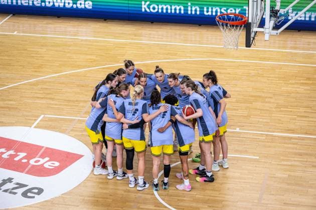 Basketball Berlin 15.04.2026 DBBL 1. Bundesliga Saison 2025 2026 Playoffs Halbfinale Spiel 3 Alba Berlin - Rutronik Stars Keltern Team Huddle