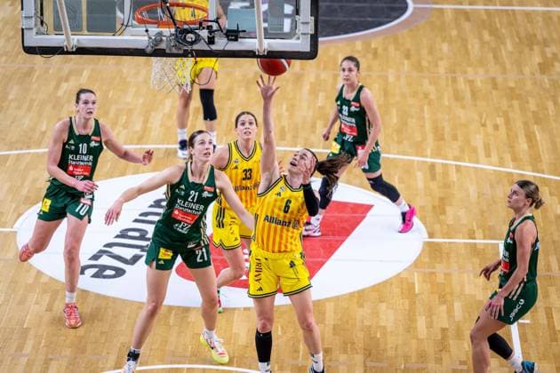 Basketball Berlin 15.04.2026 DBBL 1. Bundesliga Saison 2025 2026 Playoffs Halbfinale Spiel 3 Alba Berlin - Rutronik Stars Keltern Tessa Stammberger (Alba, No.06) Alexandria Kiss-Rusk (Keltern, No.21)