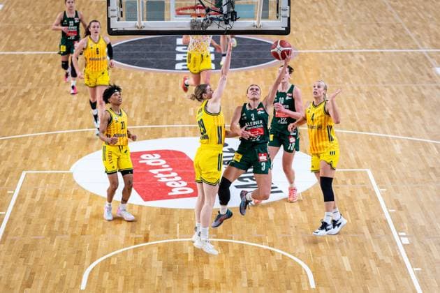 Basketball Berlin 15.04.2026 DBBL 1. Bundesliga Saison 2025 2026 Playoffs Halbfinale Spiel 3 Alba Berlin - Rutronik Stars Keltern Alexandra Wilke (Keltern, No.03) Alina Hartmann (Alba, No.29)