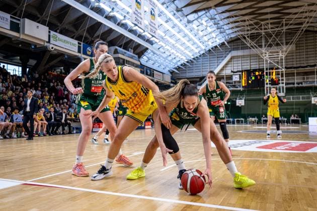 Basketball Berlin 15.04.2026 DBBL 1. Bundesliga Saison 2025 2026 Playoffs Halbfinale Spiel 3 Alba Berlin - Rutronik Stars Keltern Ana Mandic (Keltern, No.12) Marie Bertholdt (Alba, No.04)