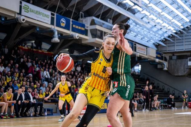 Basketball Berlin 15.04.2026 DBBL 1. Bundesliga Saison 2025 2026 Playoffs Halbfinale Spiel 3 Alba Berlin - Rutronik Stars Keltern Lilli Schultze (Alba, No.16) Maud Huijbens (Keltern, No.10)