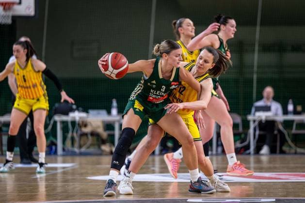 Basketball Berlin 15.04.2026 DBBL 1. Bundesliga Saison 2025 2026 Playoffs Halbfinale Spiel 3 Alba Berlin - Rutronik Stars Keltern Alexandra Wilke (Keltern, No.03) Lena Gohlisch (Alba, No.12)