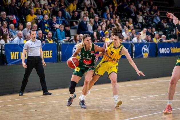 Basketball Berlin 15.04.2026 DBBL 1. Bundesliga Saison 2025 2026 Playoffs Halbfinale Spiel 3 Alba Berlin - Rutronik Stars Keltern Alexandra Wilke (Keltern, No.03) Lena Gohlisch (Alba, No.12)