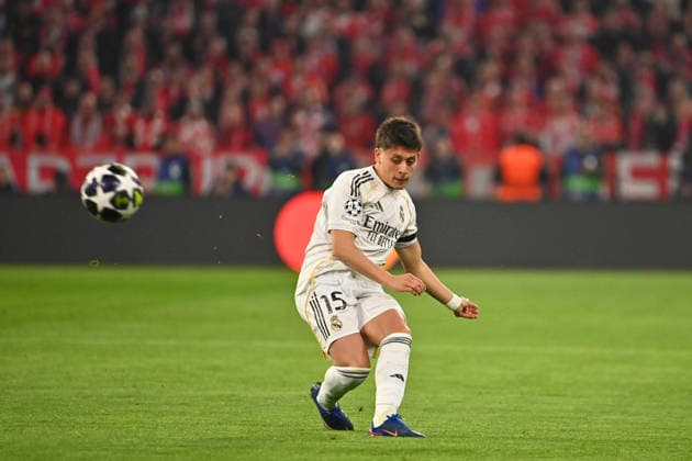 Tor Arda GUELER (Real Madrid) zum 0-1, Aktion,Torschuss, Fussball Champions League,Saison 2025 26, Viertelfinale FC Bayern-Muenchen -Real Madrid 4-3 am 15.04.2026 A L L I A N Z A R E N A.