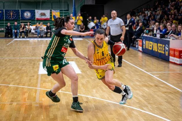 Basketball Berlin 15.04.2026 DBBL 1. Bundesliga Saison 2025 2026 Playoffs Halbfinale Spiel 3 Alba Berlin - Rutronik Stars Keltern Tessa Stammberger (Alba, No.06) Ysaline Saulnier (Keltern, No.24)