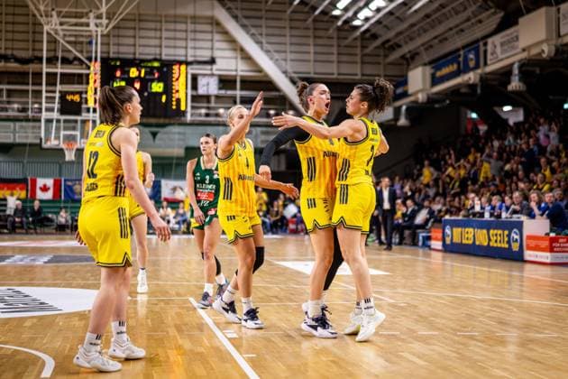 Basketball Berlin 15.04.2026 DBBL 1. Bundesliga Saison 2025 2026 Playoffs Halbfinale Spiel 3 Alba Berlin - Rutronik Stars Keltern Theresa Simon (Alba, No.03) Jubel Lilli Schultze (Alba, No.16) Marie Bertholdt (Alba, No.04)