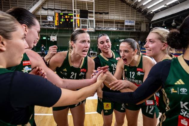 Basketball Berlin 15.04.2026 DBBL 1. Bundesliga Saison 2025 2026 Playoffs Halbfinale Spiel 3 Alba Berlin - Rutronik Stars Keltern Jubel Keltern nach dem Sieg