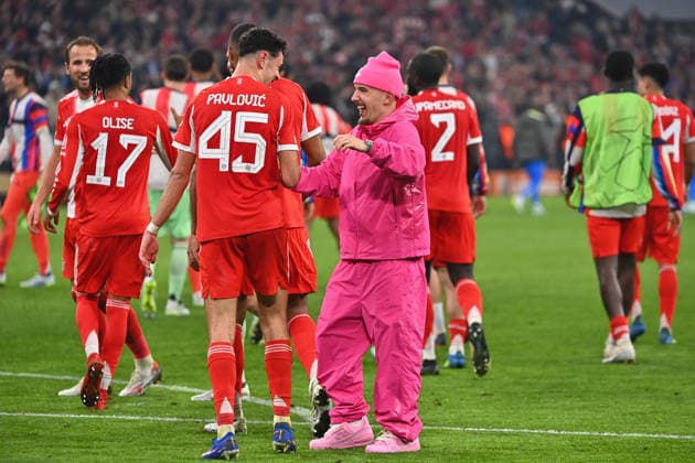 Schlussjubel Lennart KARL (Bayern Muenchen) in pink mit Aleksandar PAVLOVIC (Bayern Muenchen). Jubel,Freude,Begeisterung,Aktion, Fussball Champions League,Saison 2025 26, Viertelfinale FC Bayern-Muenchen -Real Madrid 4-3 am 15.04.2026 A L L I A N Z A R E N A.