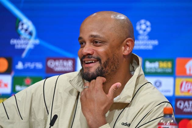 Trainer Vincent KOMPANY (Bayern Muenchen), Einzelbild,angeschnittenes Einzelmotiv,Portraet,Portrait,Porträt. PRESSEKONFERENZ. Fussball Champions League,Saison 2025 26, Viertelfinale FC Bayern-Muenchen -Real Madrid 4-3 am 15.04.2026 A L L I A N Z A R E N A.