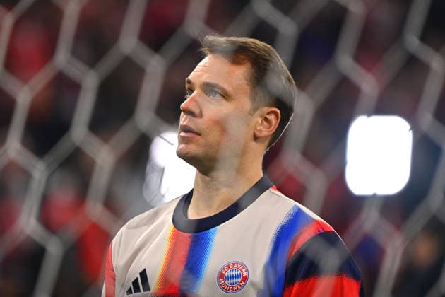 Manuel NEUER (Torwart Bayern Muenchen) beim Aufwaermen hiner Tornetz, Aktion,Einzelbild,angeschnittenes Einzelmotiv,Portraet,Portrait,Porträt. Fussball Champions League,Saison 2025 26, Viertelfinale FC Bayern-Muenchen -Real Madrid 4-3 am 15.04.2026 A L L I A N Z A R E N A.
