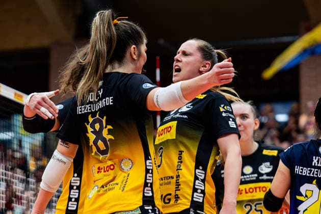 15.04.2026, GER, Volleyball, 1.Bl, Frauen, Saison 25 26, Finale PlayOff (Best of 5), VfB 91 Suhl Lotto Thueringen - Dresdner SC Mackenzie Foley (VfB 91 Suhl Lotto Thueringen), Roosa Laakkonen (VfB 91 Suhl Lotto Thueringen) 98527 Suhl Sporthalle Wolfsgrube Thüringen Deutschland