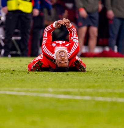 15.04.2026, Fussball UEFA Championsleague 2025 2026: Viertelfinale Rückspiel, FC Bayern München - Real Madrid, in der Allianz-Arena München, Michael Olise (FC Bayern München) frustriert