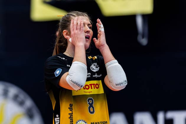 15.04.2026, GER, Volleyball, 1.Bl, Frauen, Saison 25 26, Finale PlayOff (Best of 5), VfB 91 Suhl Lotto Thueringen - Dresdner SC Mackenzie Foley (VfB 91 Suhl Lotto Thueringen) schlägt enttäuscht die Hände vor dem Gesicht zusammen 98527 Suhl Sporthalle Wolfsgrube Thüringen Deutschland