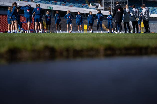 260416 Players and staff of the Swedish women s national football team during a training session on April 16, 2026 in Gothenburg. Photo: Mathias Bergeld BILDBYRAN kod MB MB1364 fotboll football soccer fotball vm-kval kval fifa womens world cup qualifier qualifier träning practice training sverige sweden dam bbeng women kvinner Copyright: MATHIASxBERGELD BB260416MB001
